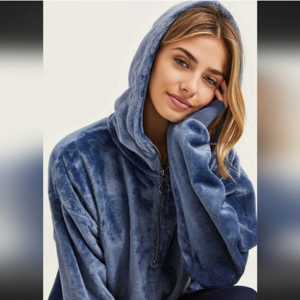 Ardene soft fuzzy quarter zip hoodie velor